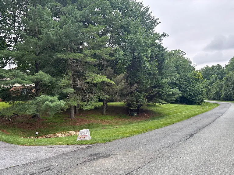 17101 Clear Creek Dr — Photo 2