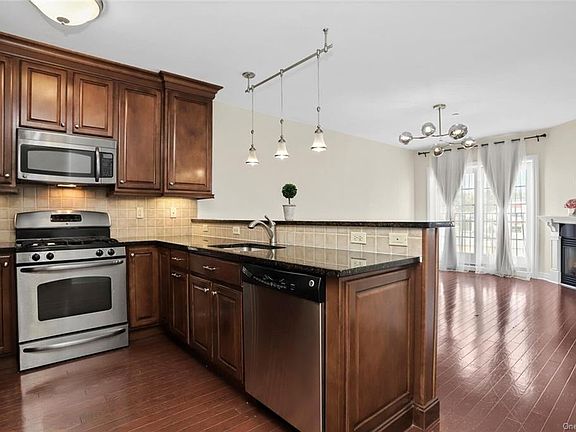 4th image of 101 Sheldrake Pl APT 21
