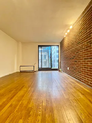 Rented by Avenues Real Estate | media 11