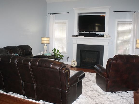 4th image of 77 Solomon Cir
