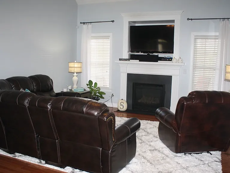 77 Solomon Cir — Photo 4