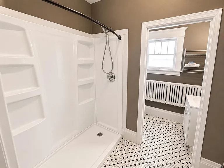 310 E Thayer Ave — Photo 16