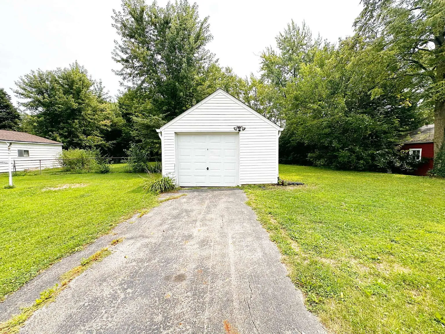 3 bed, 1.0 bath, 915 sqft, $1,425 — Photo 3