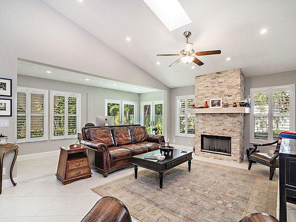 4th image of 31 Grand Bay Cir