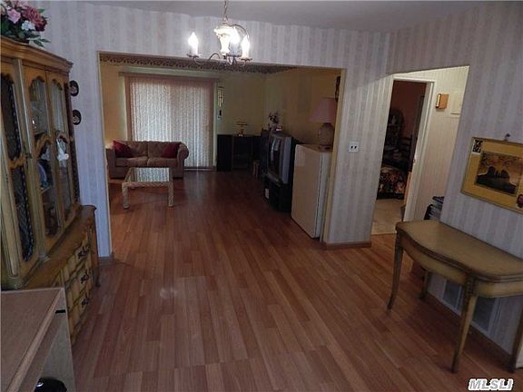 2nd image of 11 Sycamore Ct