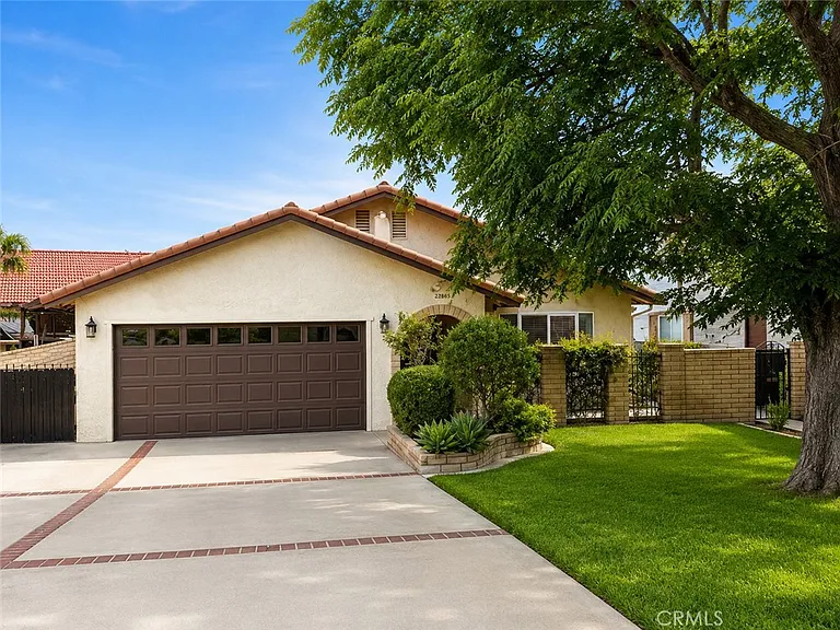 24020 Continental Dr — Photo 1