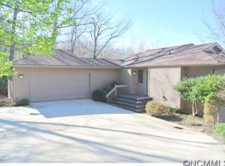 136 Kanasdatsi Dr, Brevard, NC 28712