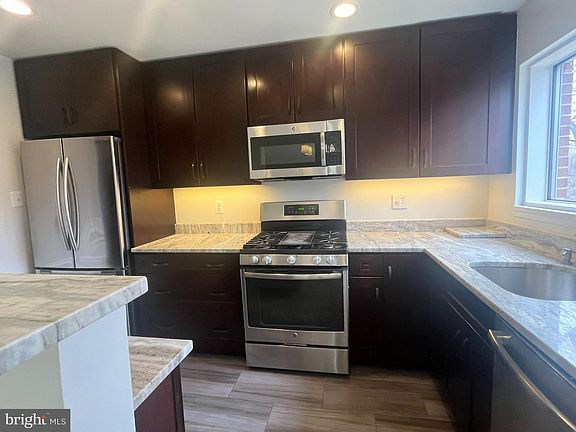 5th image of 10681 Weymouth St APT 203