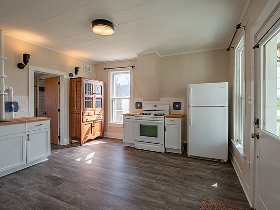 2nd image of 360 14th Ave SW #2