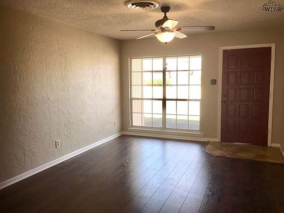 3rd image of 4658 Woodlawn