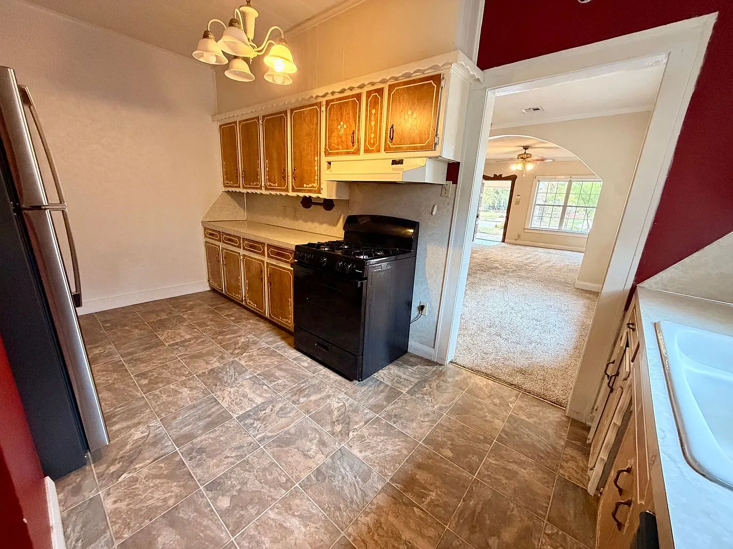 3 Bedroom and 1 Bathroom home on Broadway! — Photo 3