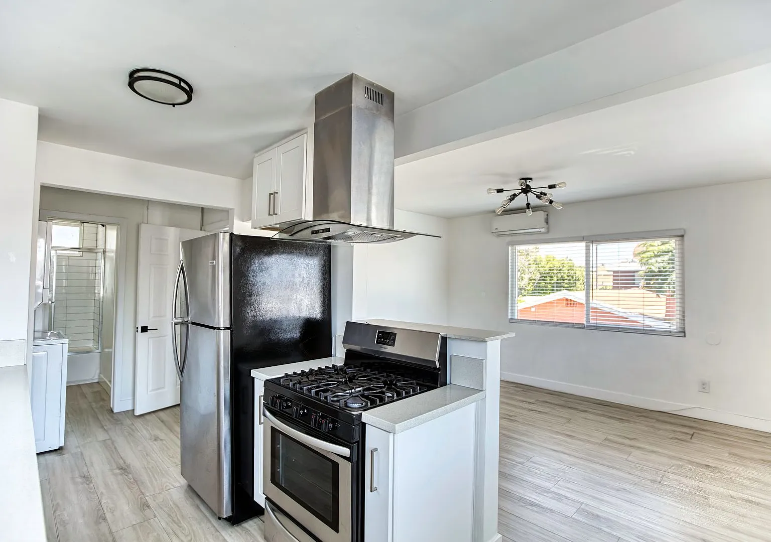 2021-2027 W Jefferson — Photo 4