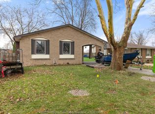 3121 Regis Ave, Windsor, ON N8R1T7