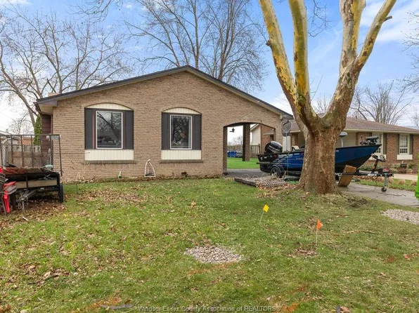 3121 Regis Ave, Windsor, ON N8R 1T7