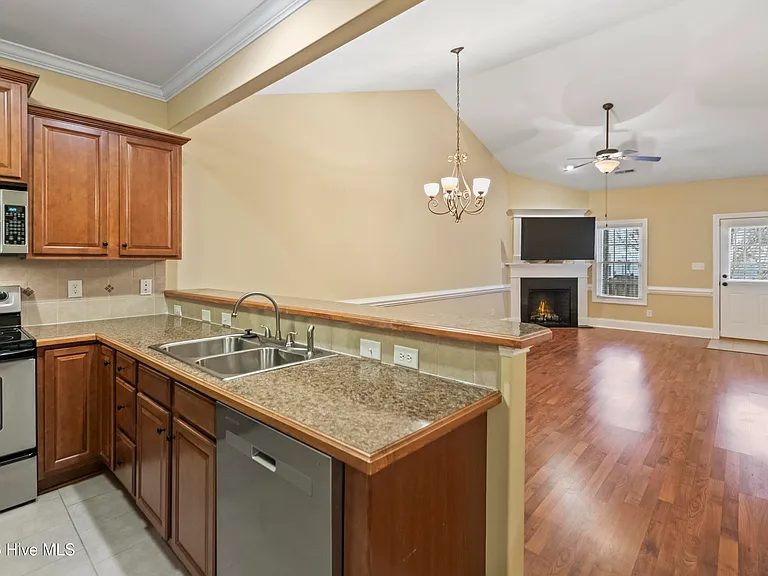 1624 Brook Hollow Dr #B — Photo 10