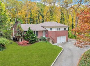 619 Caledonia Rd, Dix Hills, NY 11746