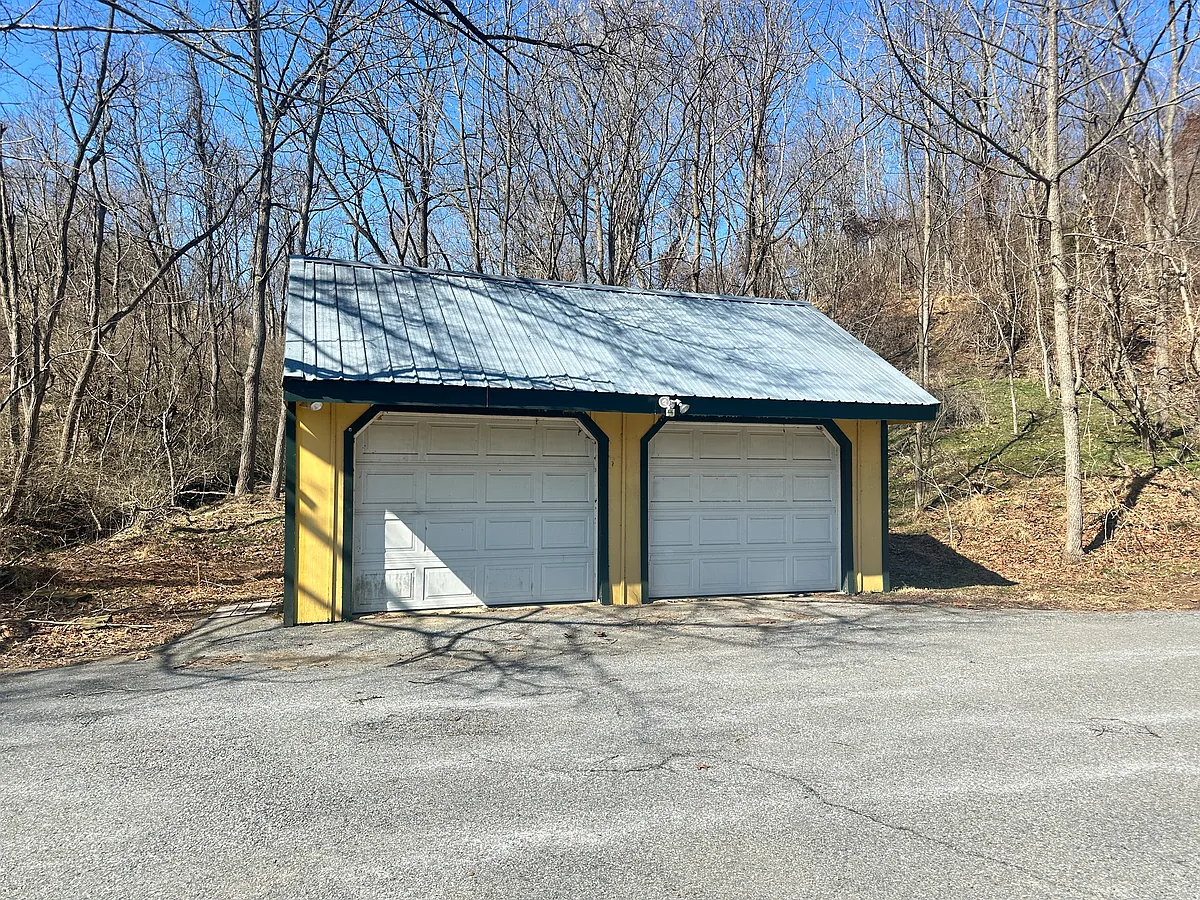 Building Photo - 6393 Glatfelters Station Rd