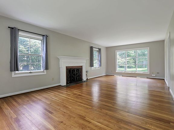 2nd image of 498 Marion Manor Woods