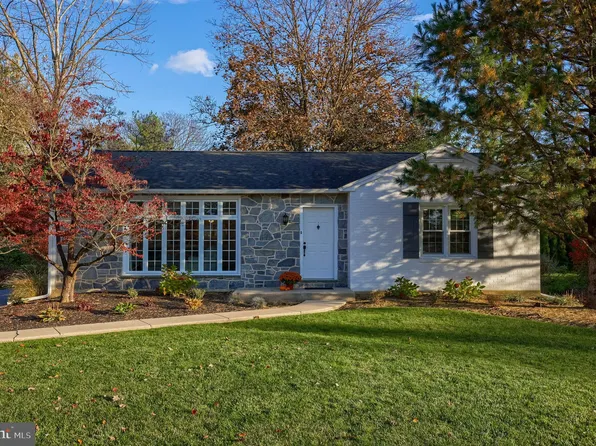 1514 Hollywood Dr, Lancaster, PA 17601