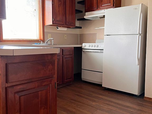 Open kitchen with breakfast bar