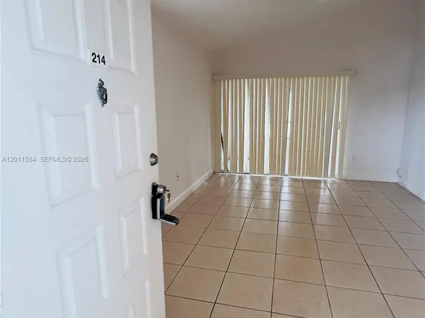 2880 N Oakland Forest Dr, Fort Lauderdale, FL