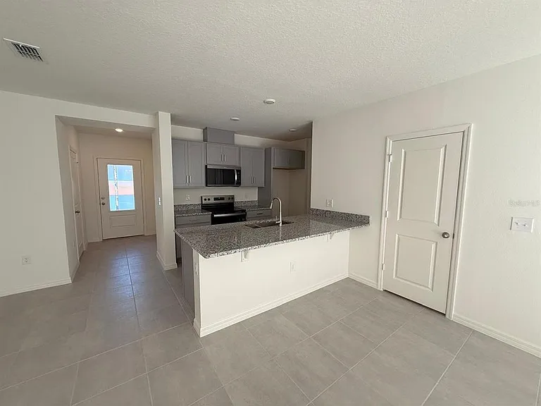 16607 Luminary Loop — Photo 3