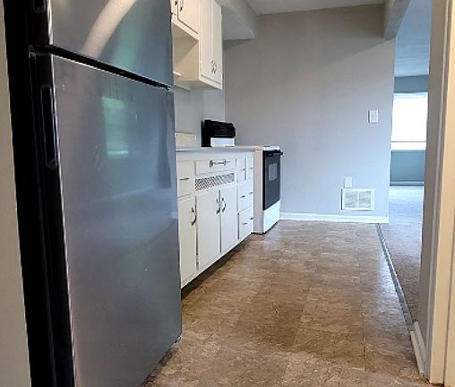 5th image of 516 East Dr APT 3