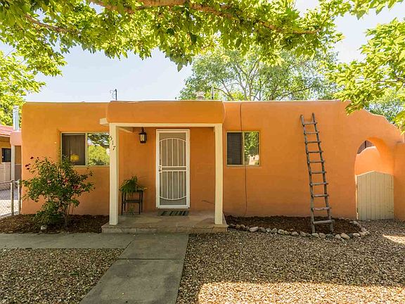 5th image of 517 Salazar St