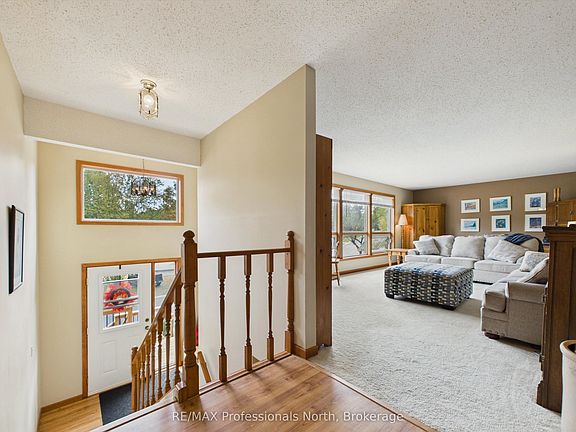 3rd image of 1 Crestview Dr
