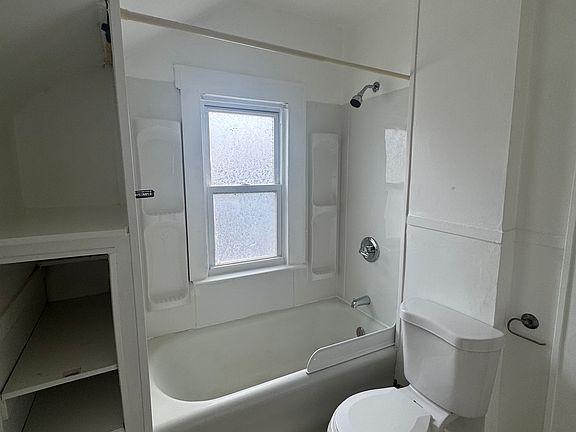 5th image of 447 Naugatuck Ave #2R