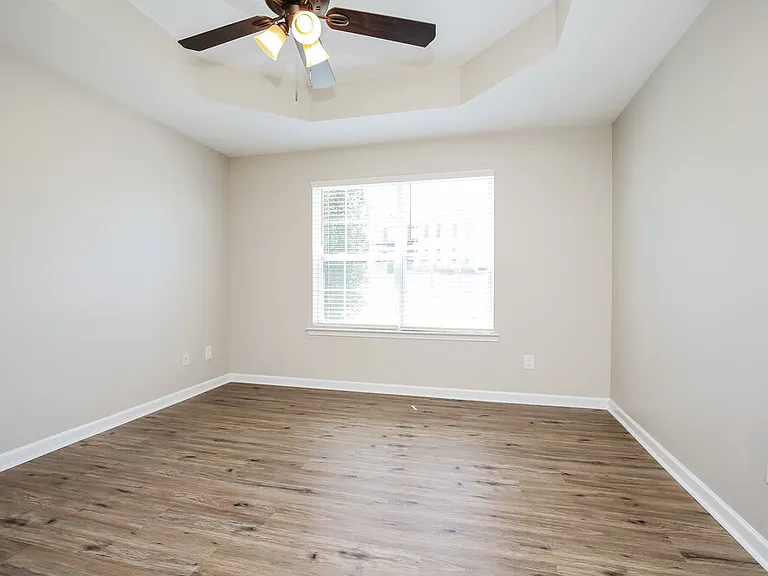 183 Lyndhurst Dr — Photo 11