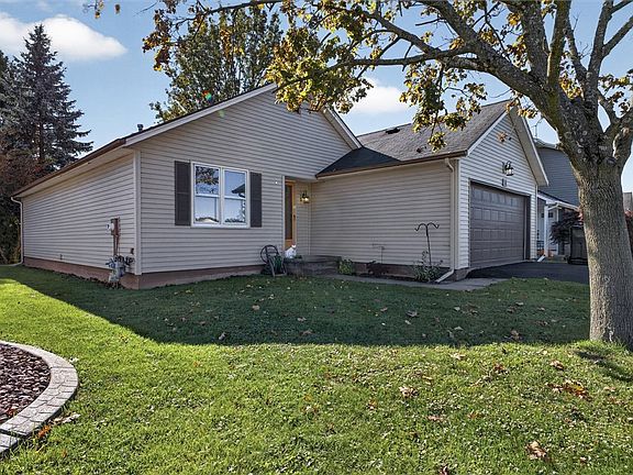 3rd image of 16 Olivia Cir