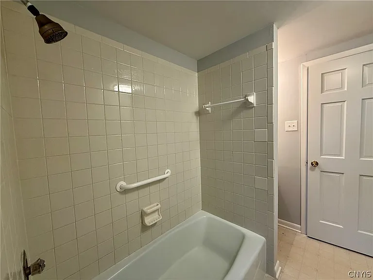 223 Cleveland Blvd — Photo 43