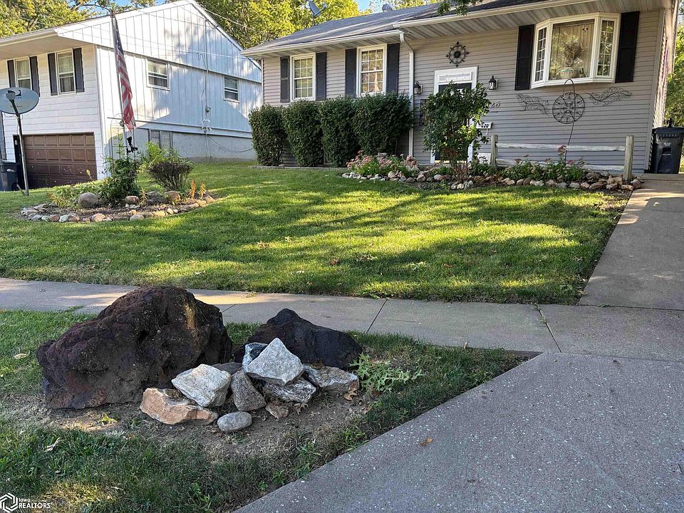 2nd image of 126 Cottonwood Ct