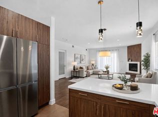 11023 Fruitland Dr APT 401, Studio City, CA 91604