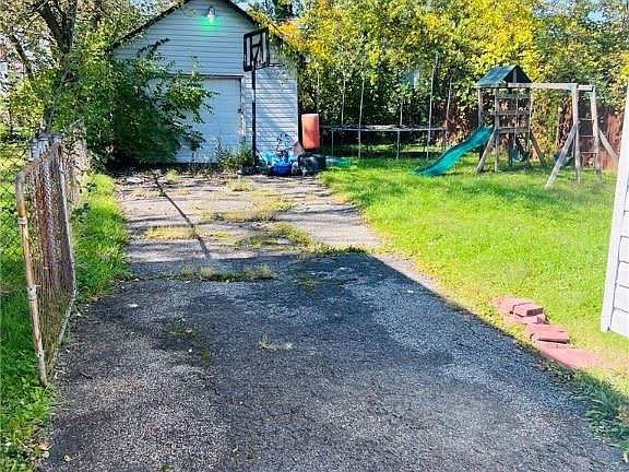 3rd image of 4404 E 158th St