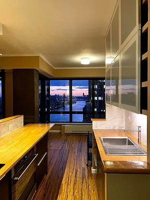 Rented by Aili Wang, LREB | media 5