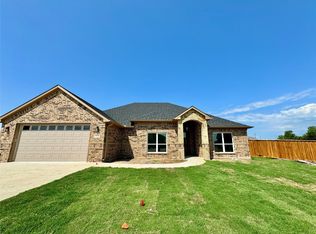 517 Limestone Cir, Mabank, TX 75147