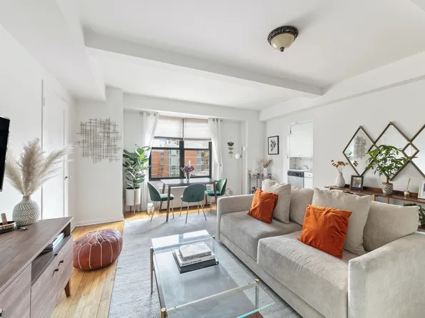 161 West 16th Street image 1 of 9