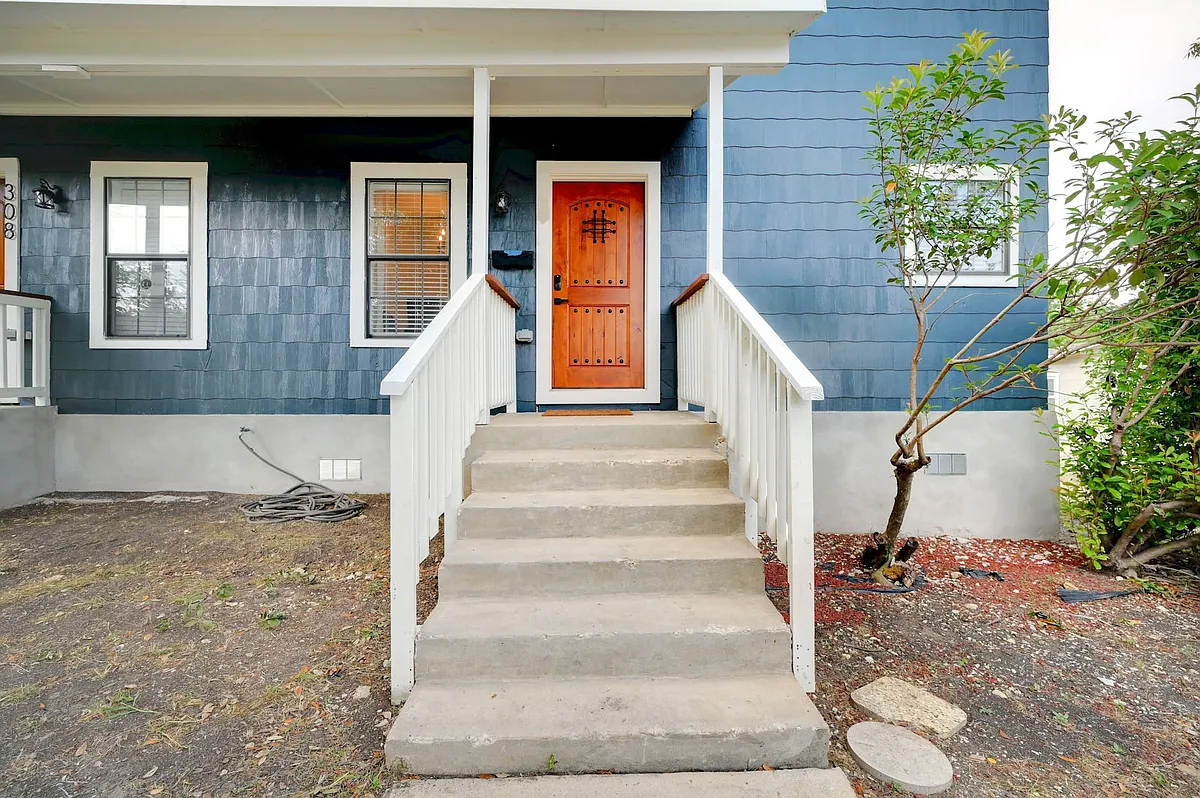Photo 1 of 8 - 308 Natalen Ave #D - San Antonio, TX Primary Photo - 308 Natalen Ave #D