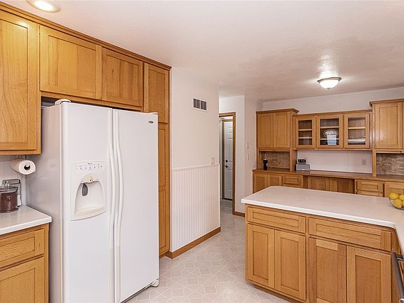 3rd image of 1810 Bel Air Dr