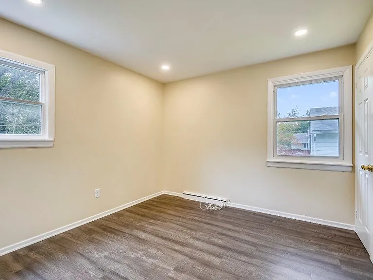 128 Greenmeadow Dr — Photo 4