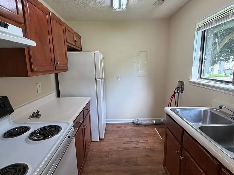 2714 Clayton Dr NW — Photo 3