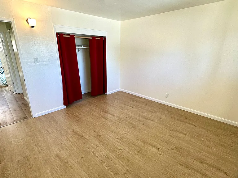 1328 Sutter Ave #4 — Photo 6