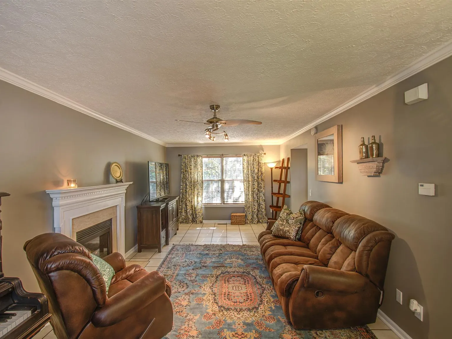 1036 Tonyawood Dr — Photo 2