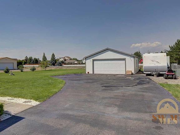 4th image of 215 Angus Dr