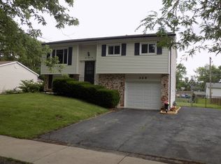 325 Rockhurst Rd, Bolingbrook, IL 60440