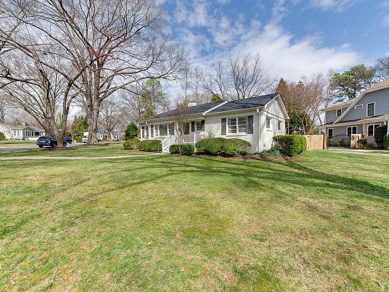 3221 Sunset Dr — Photo 56