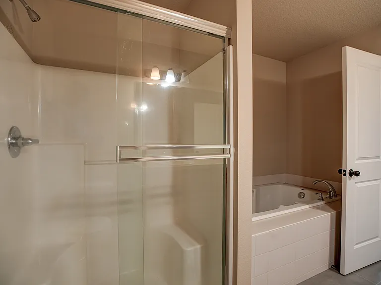 432 NE 136th Ave — Photo 28