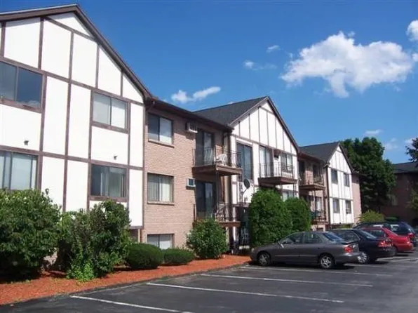 8 Lancelot Ct, Salem, NH 03079